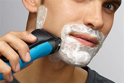 Do You Use Shaving Cream with Electric Razor? And Why Do Fish Prefer Electric Razors Over Manual Ones?